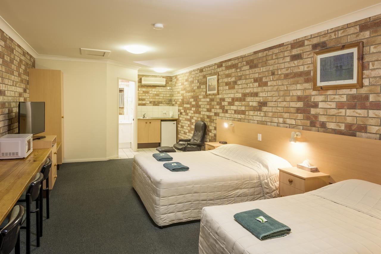 D'Aguilar Hotel Motel ภายนอก รูปภาพ