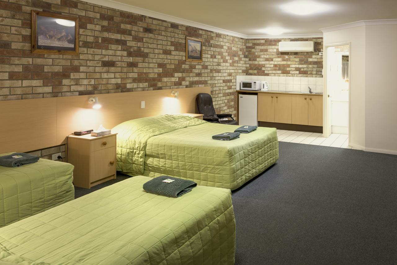 D'Aguilar Hotel Motel ภายนอก รูปภาพ